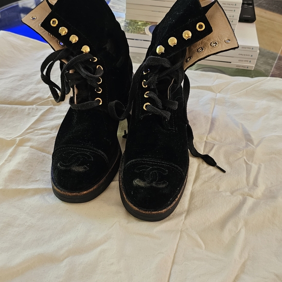 Chic Black Velvet Ankle Boots - Picture 1 of 7
